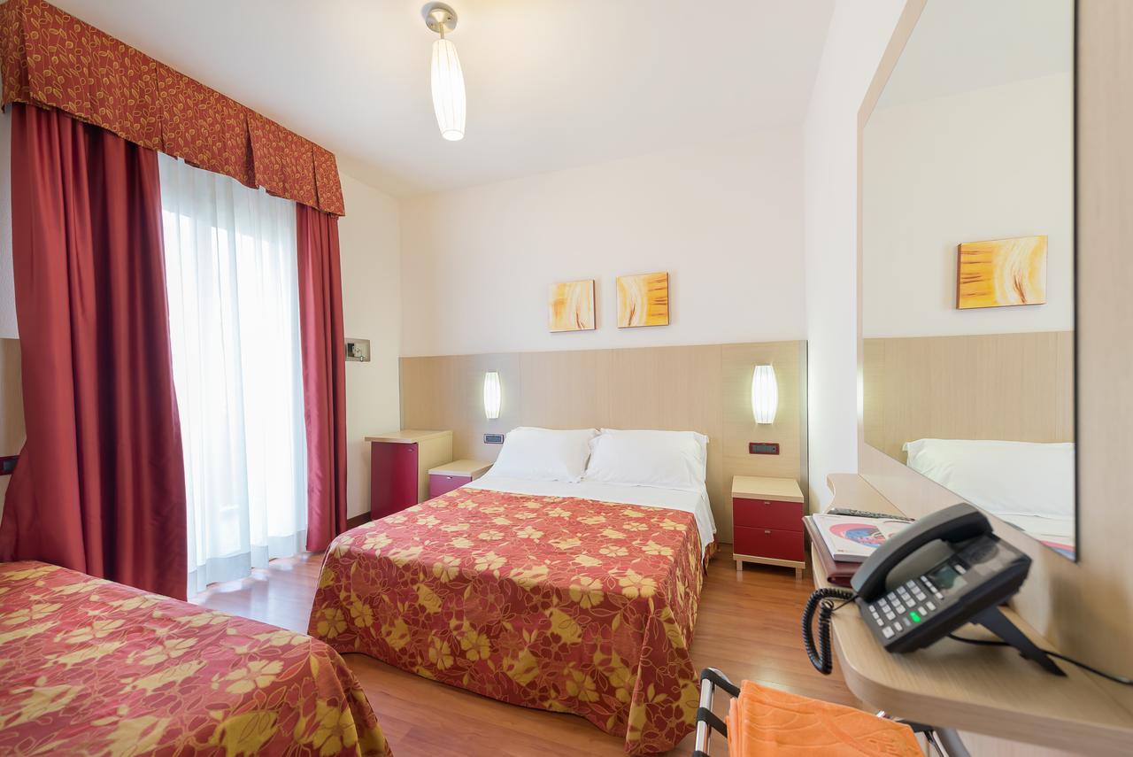 Hotel Villa Angelina บิบิโอเน ภายนอก รูปภาพ
